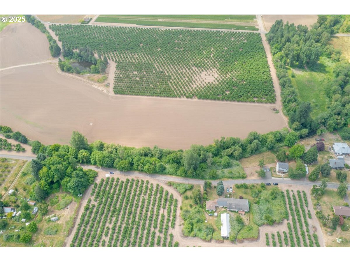 21795 SE GRAND ISLAND LOOP