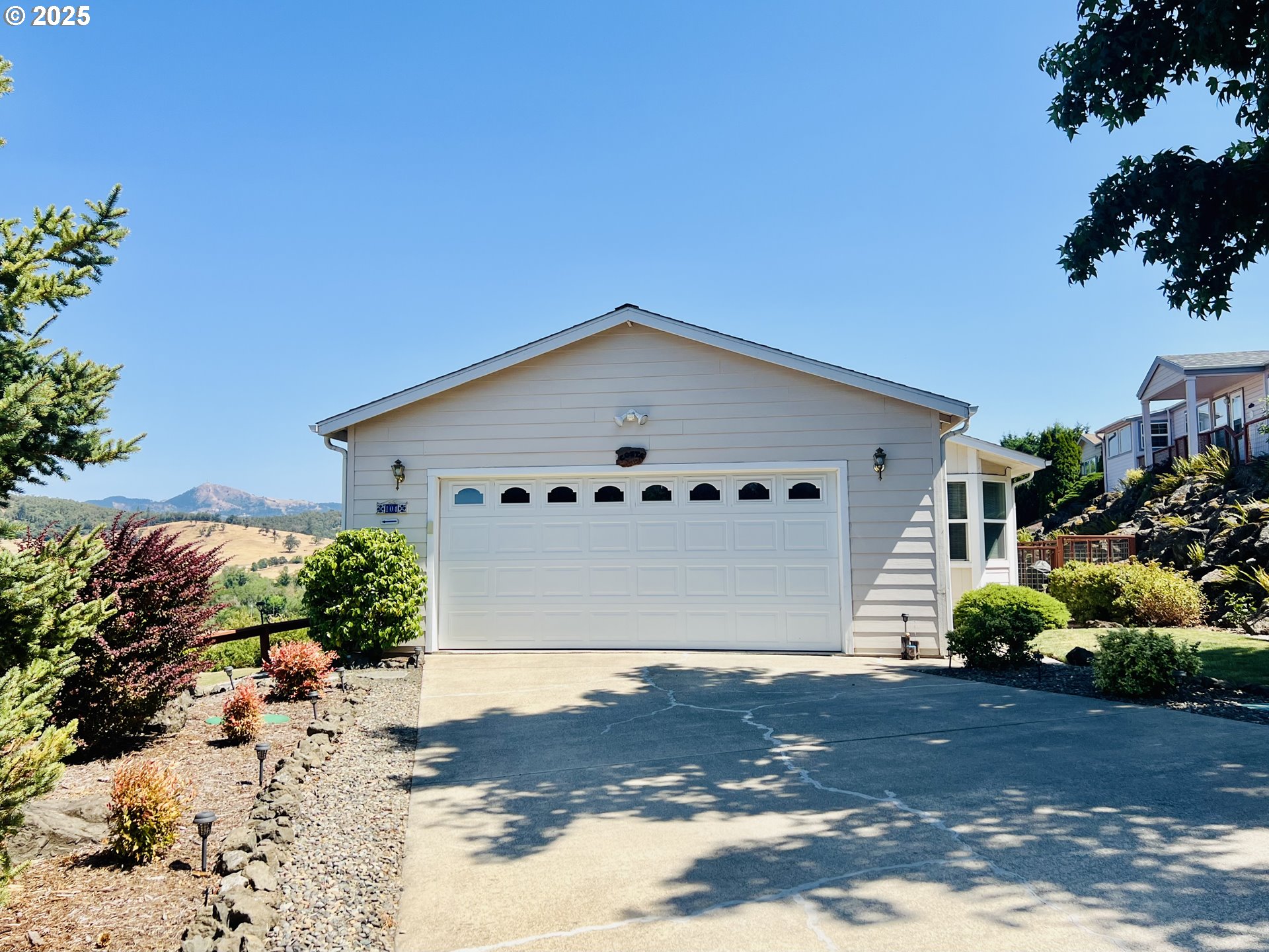 104 ANGELCREST CT