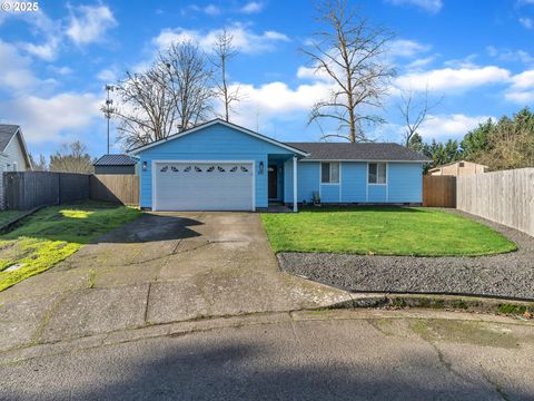 Photo of 550 N 6th Pl, Harrisburg, OR 97446 (MLS # 308919433)