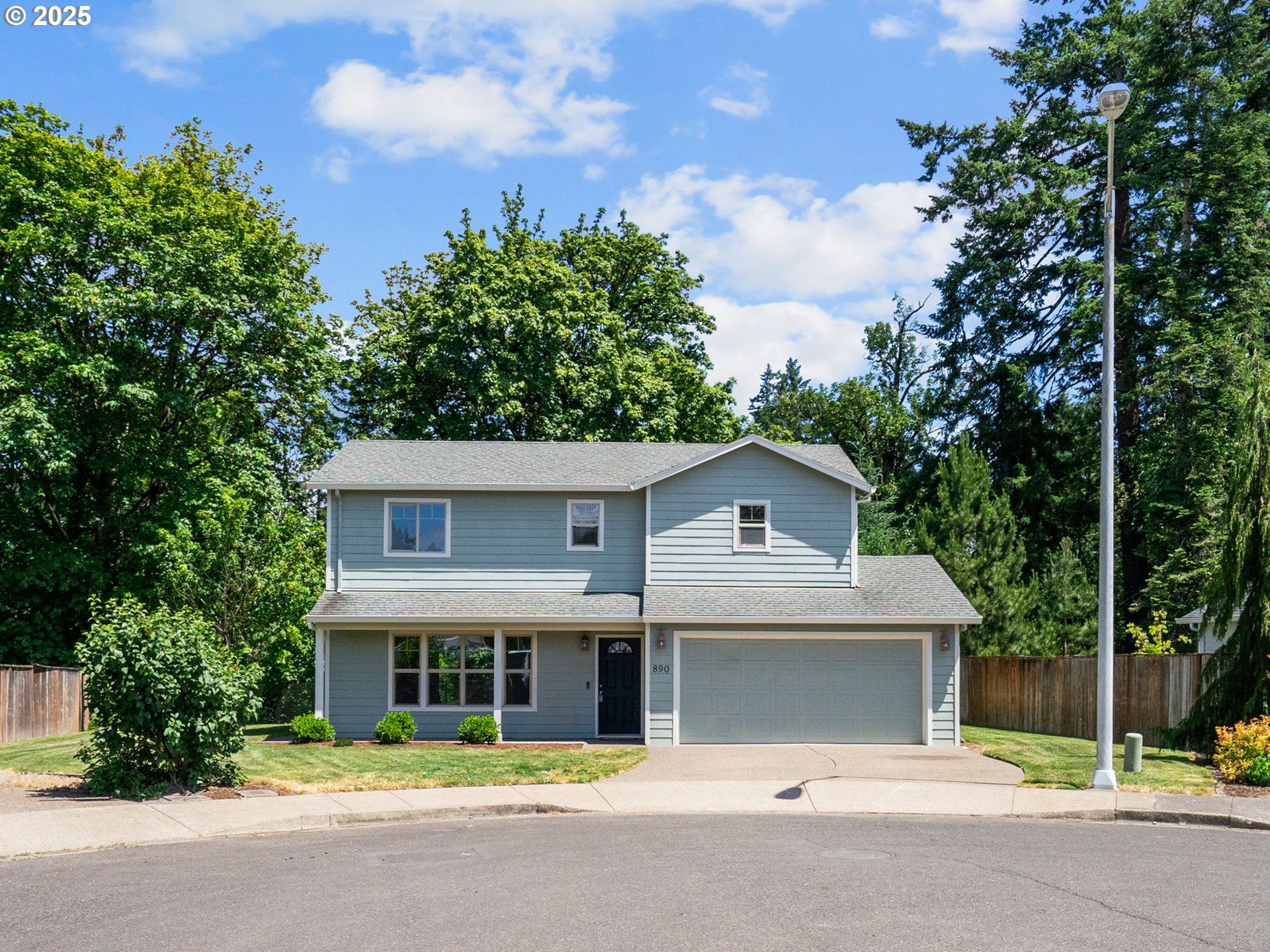 890 SE ROBERTS CT