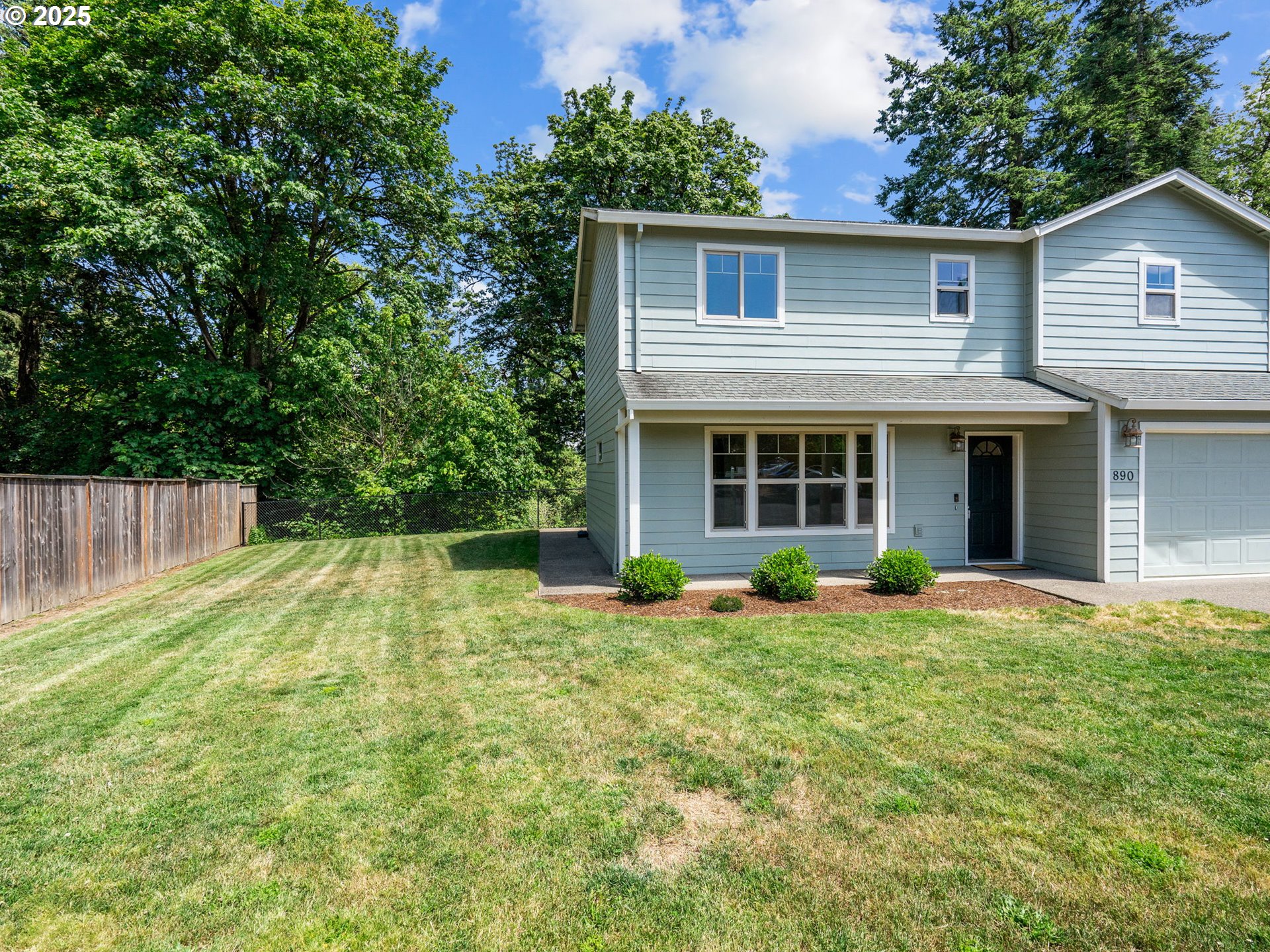 890 SE ROBERTS CT
