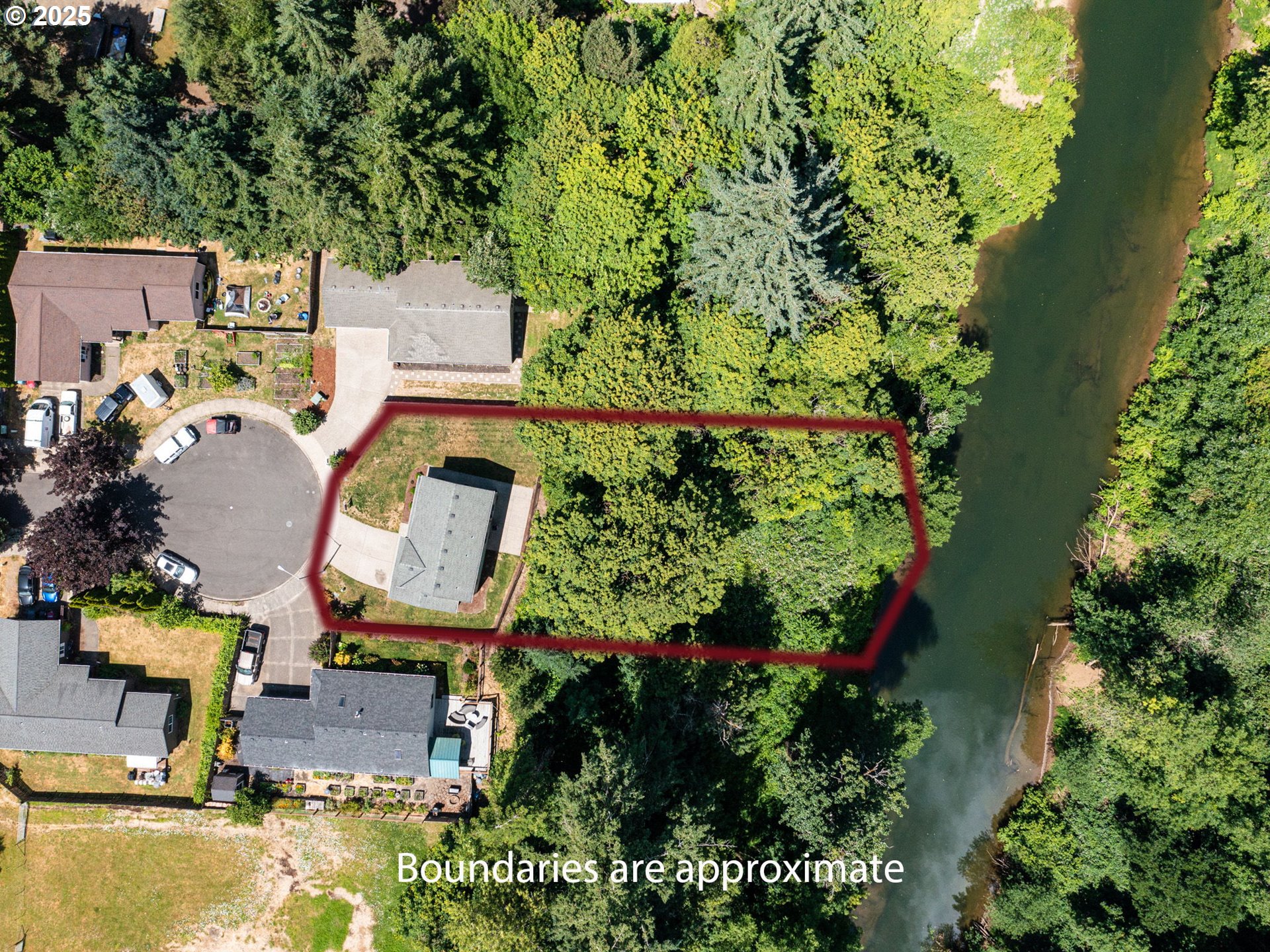 890 SE ROBERTS CT