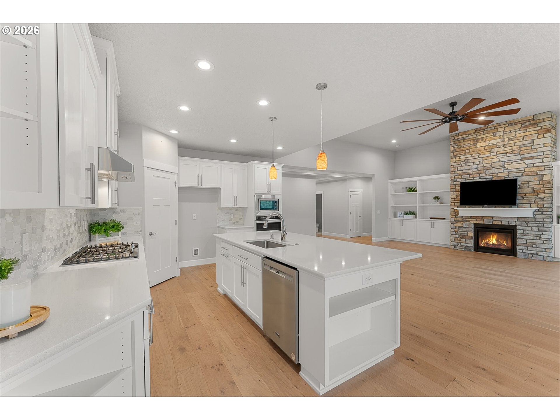 1561 S NIGHTHAWK CIR