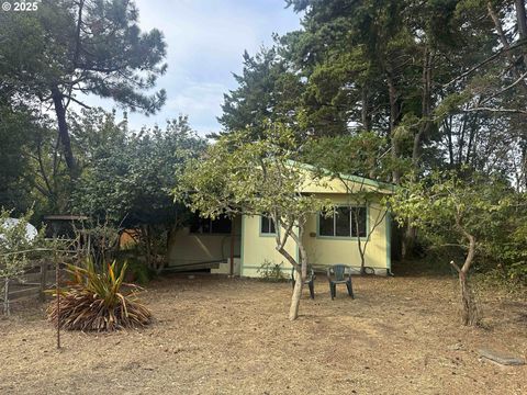 628 W 13TH ST Port Orford OR 97465