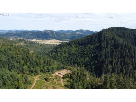 Featured picture for the property 594742325
