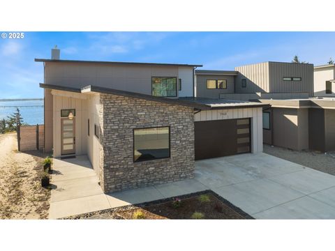 1940 PACIFIC VIEW LN Coos Bay OR 97420