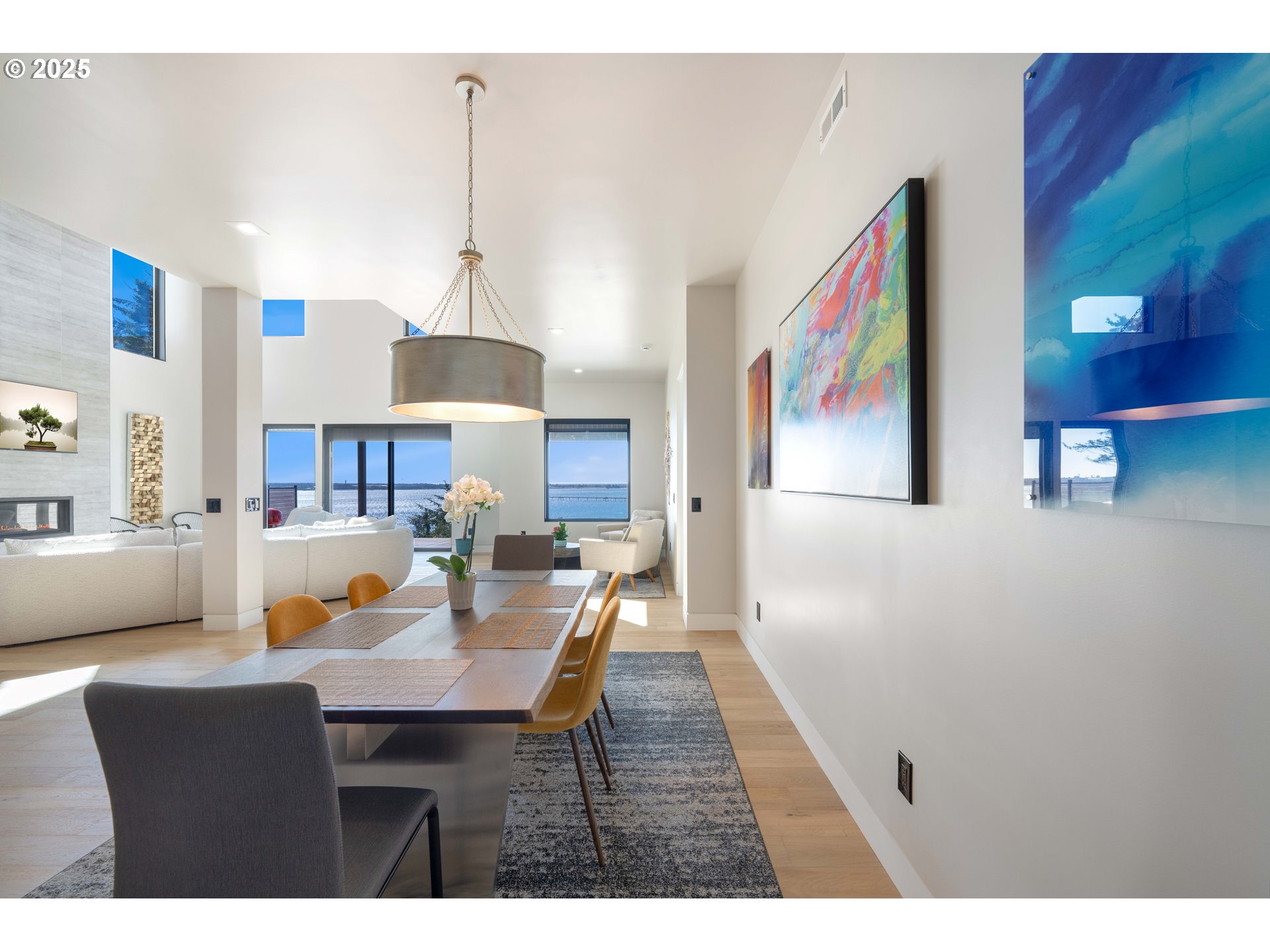 1940 PACIFIC VIEW LN