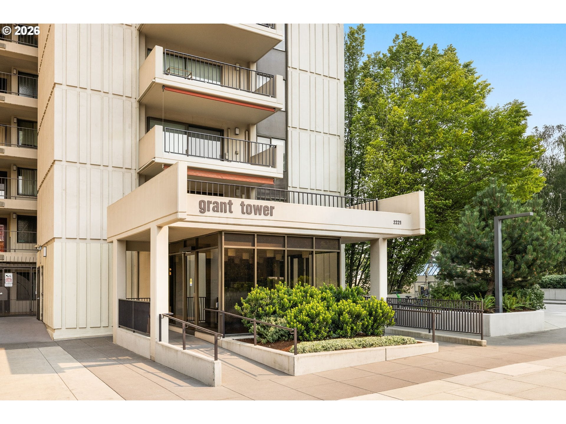 2221 SW 1ST AVE 2424