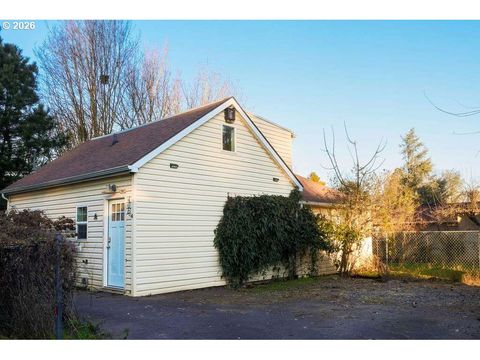 40 SE 133RD AVE B Portland OR 97233