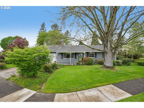 Photo of 2355 SW Sandalwood Ave, Beaverton, OR 97005 (MLS # 198071133)