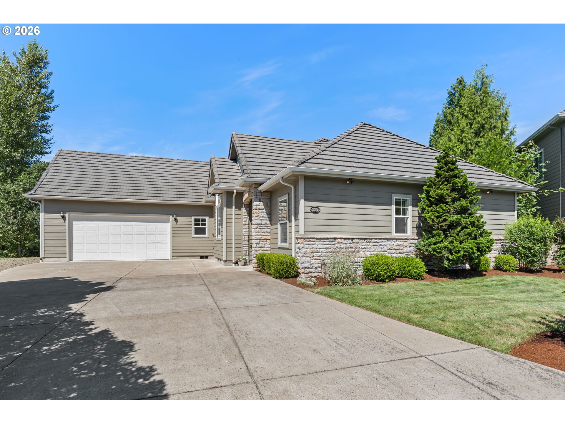 225 PEBBLE BEACH DR