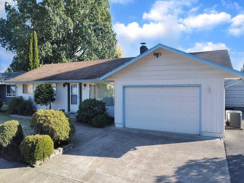 Photo of 1118 SW Wanetah Way, McMinnville, OR 97128 (MLS # 275511797)
