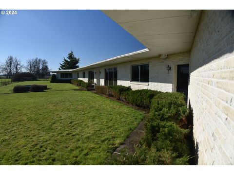 A home in Scappoose