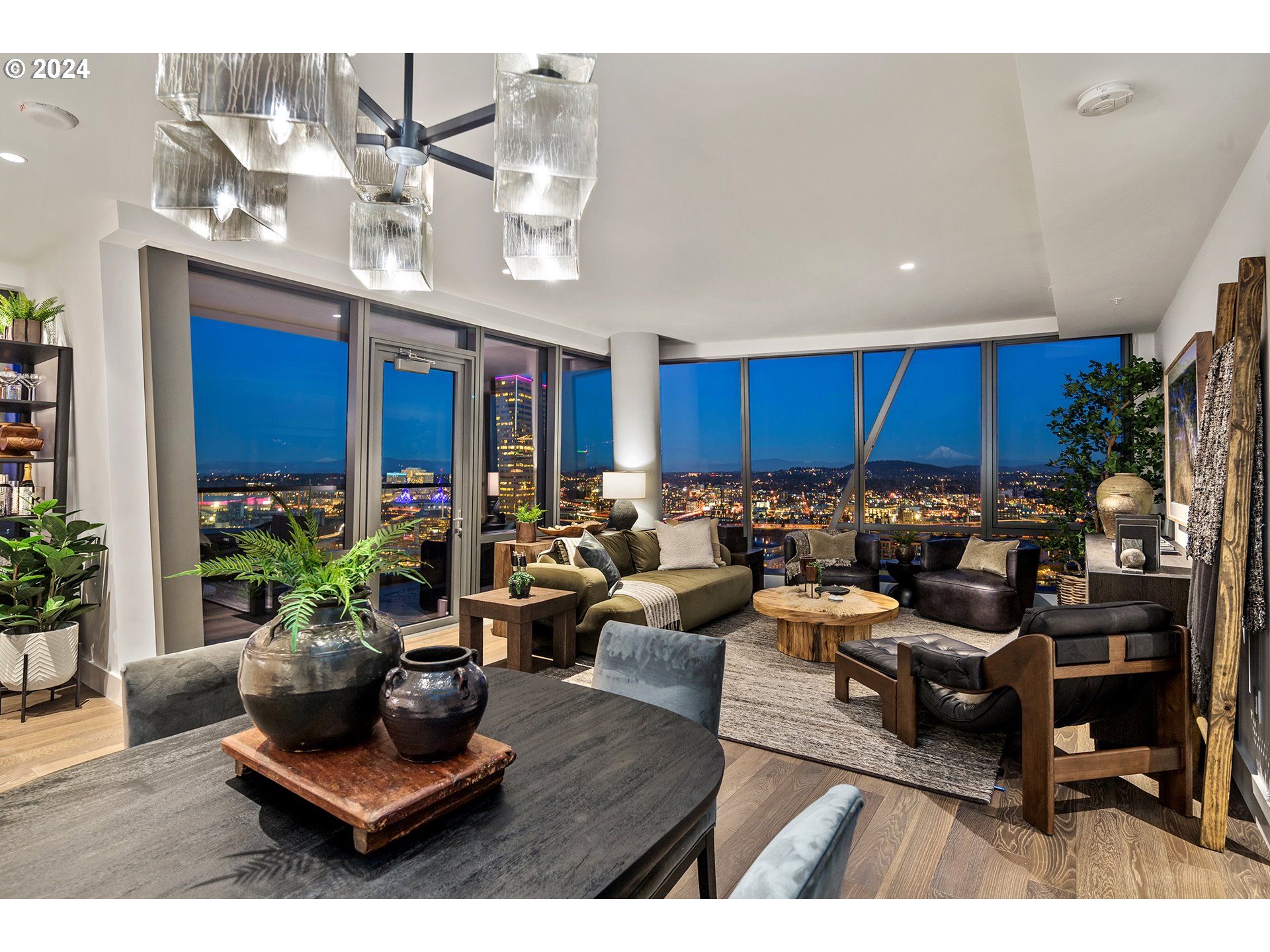 550 SW 10th AVE 2106
