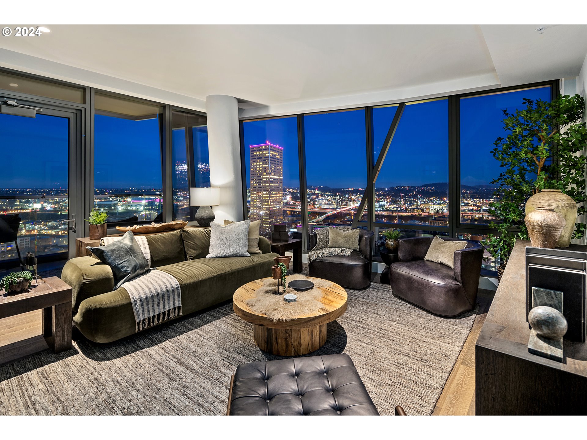 550 SW 10th AVE 2106