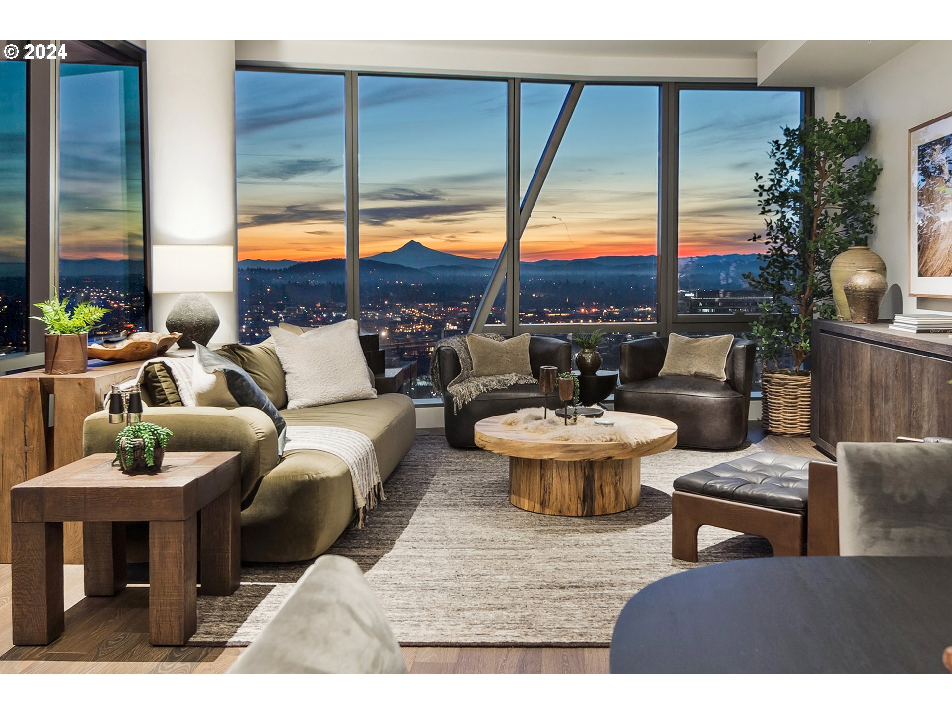 550 SW 10th AVE 2106