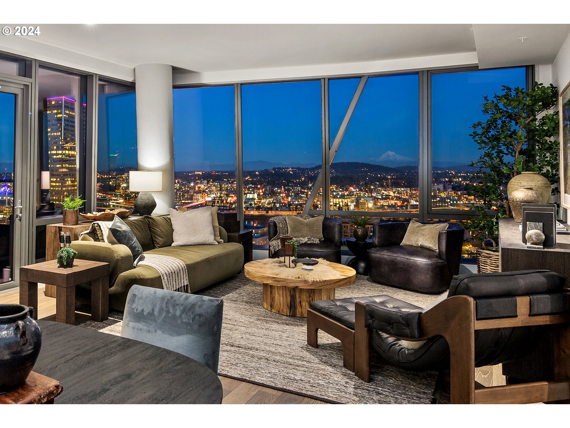 550 SW 10th AVE 2106