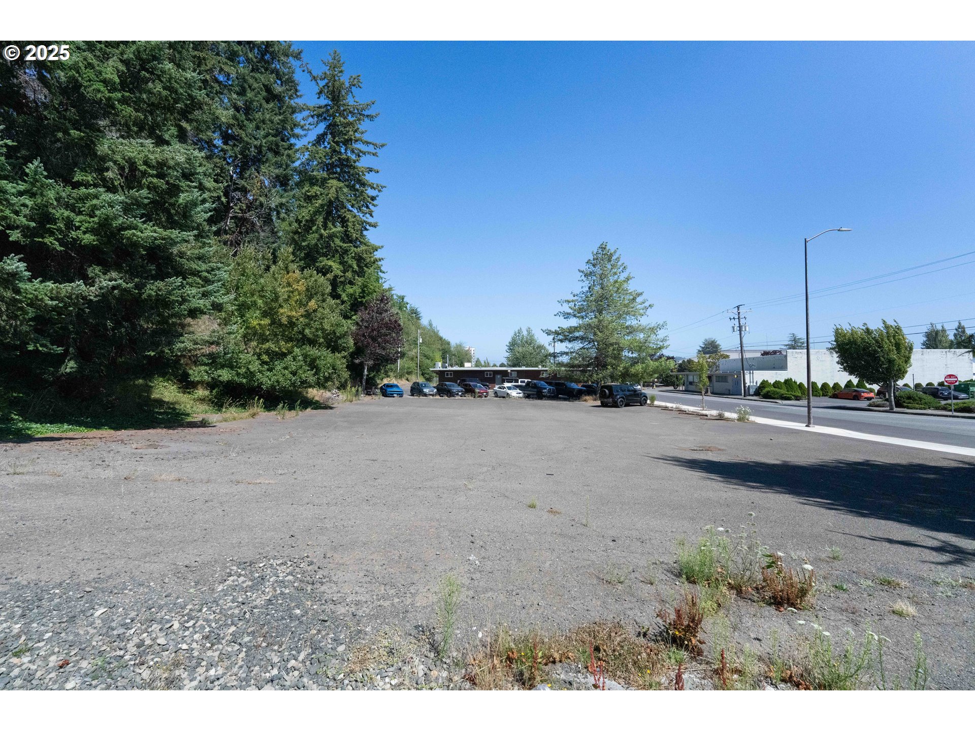 790 COMMERCIAL AVE