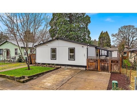 241 NW WADE ST Estacada OR 97023