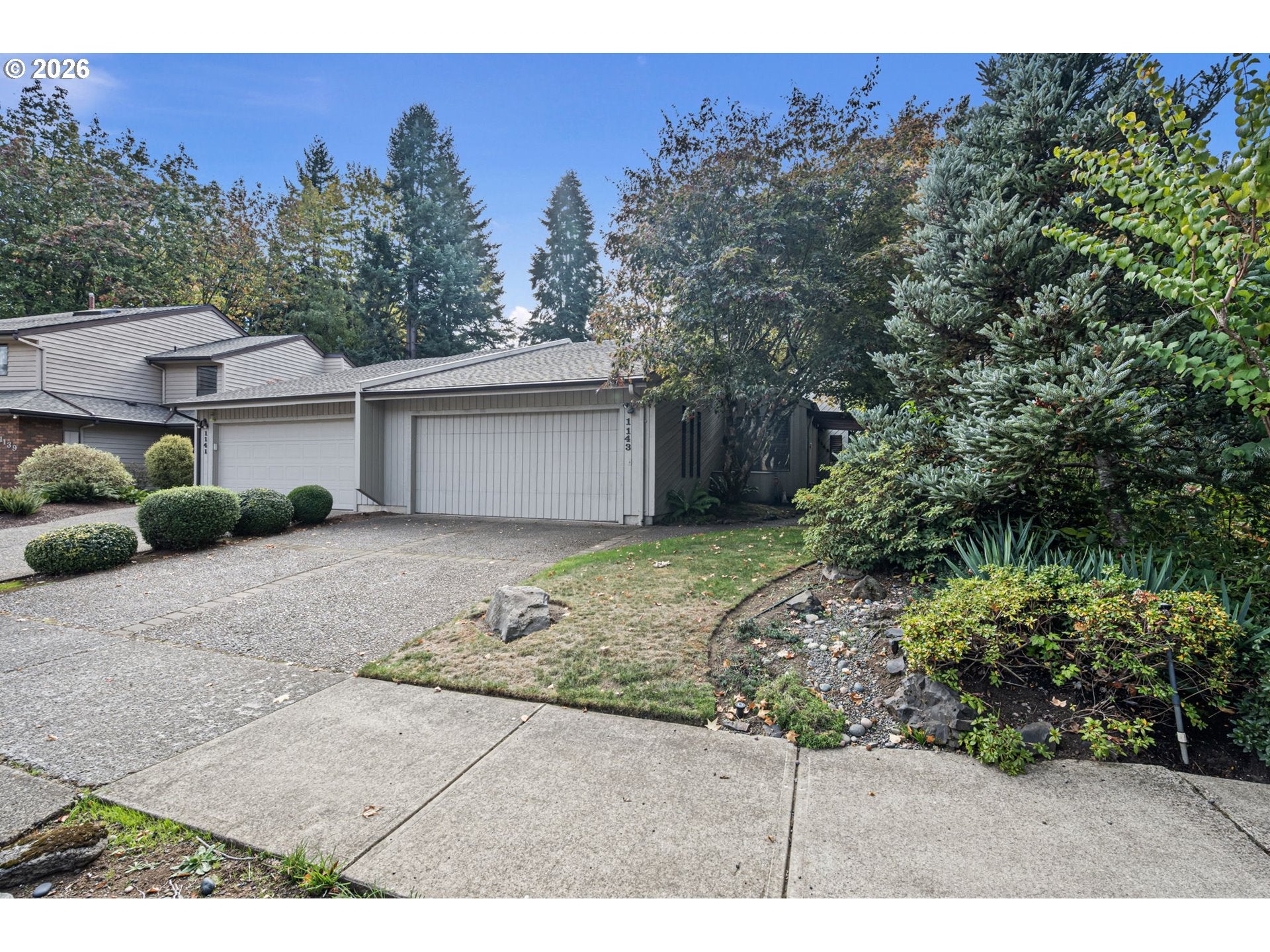 1143 CAYUSE CIR SE