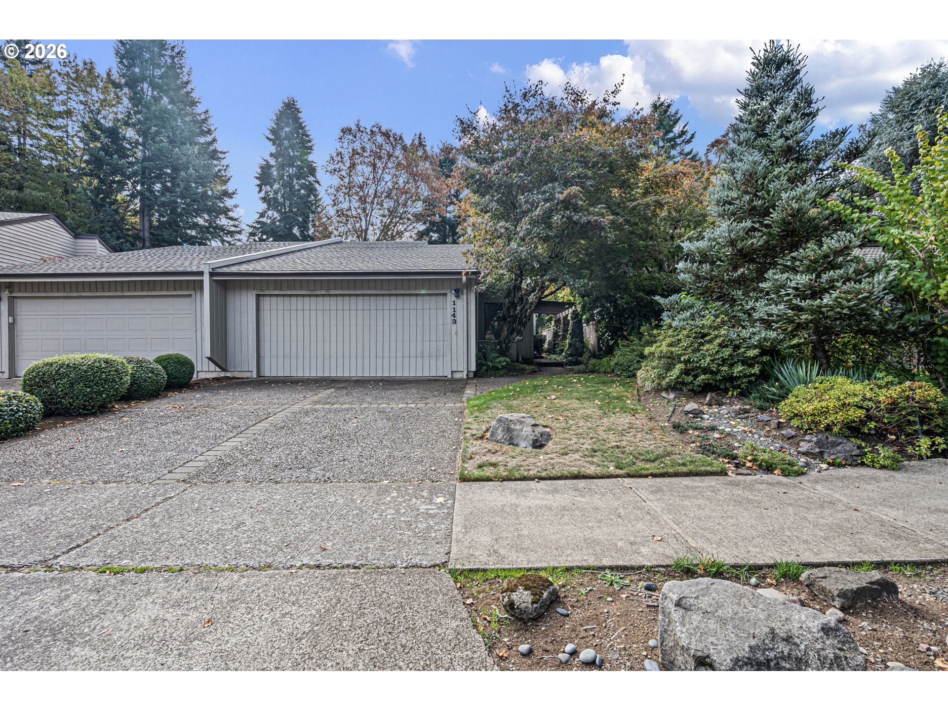 1143 CAYUSE CIR SE