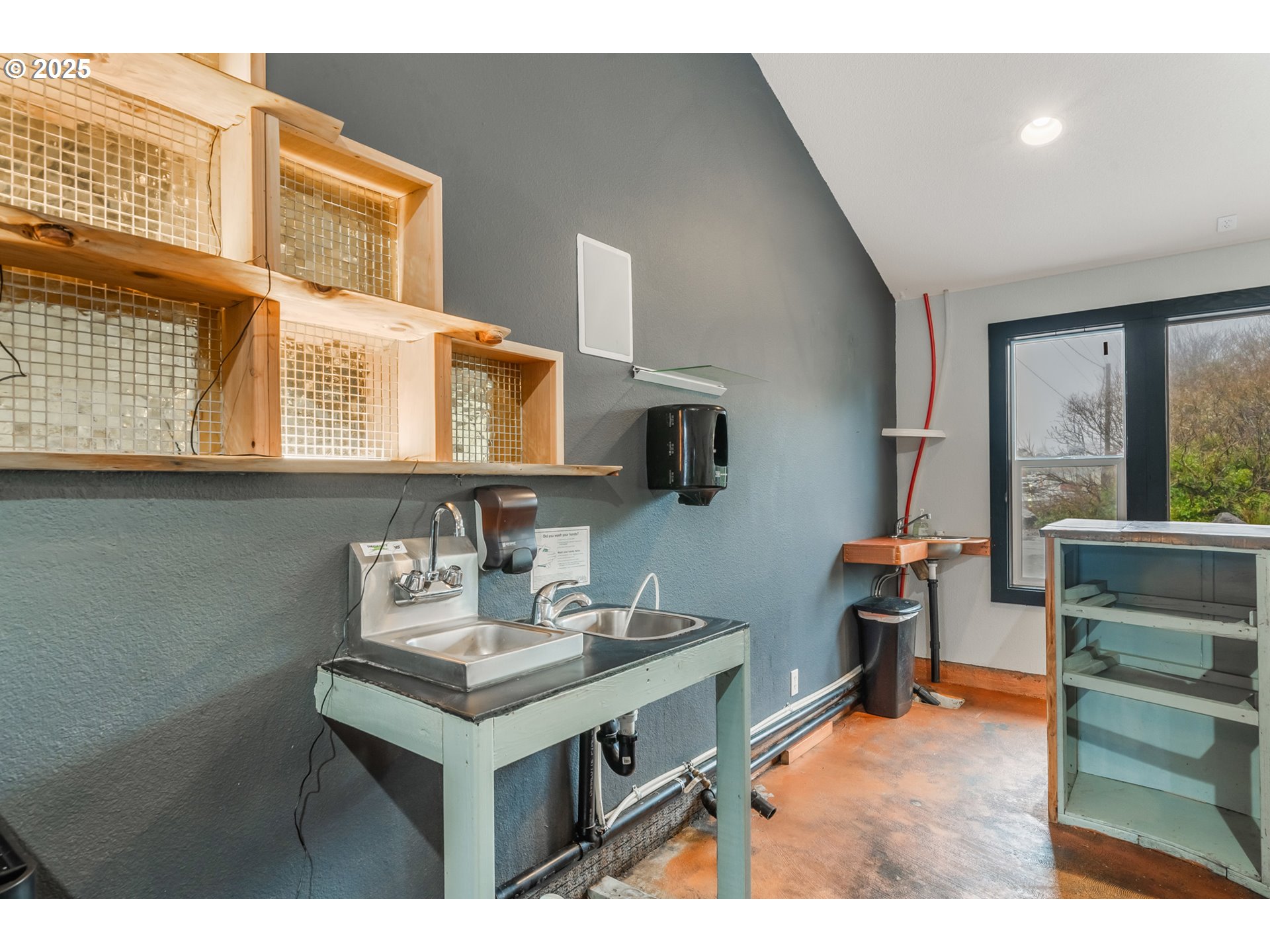 Rockaway Beach, Oregon 97136, United States, ,Commercial,Active,130342