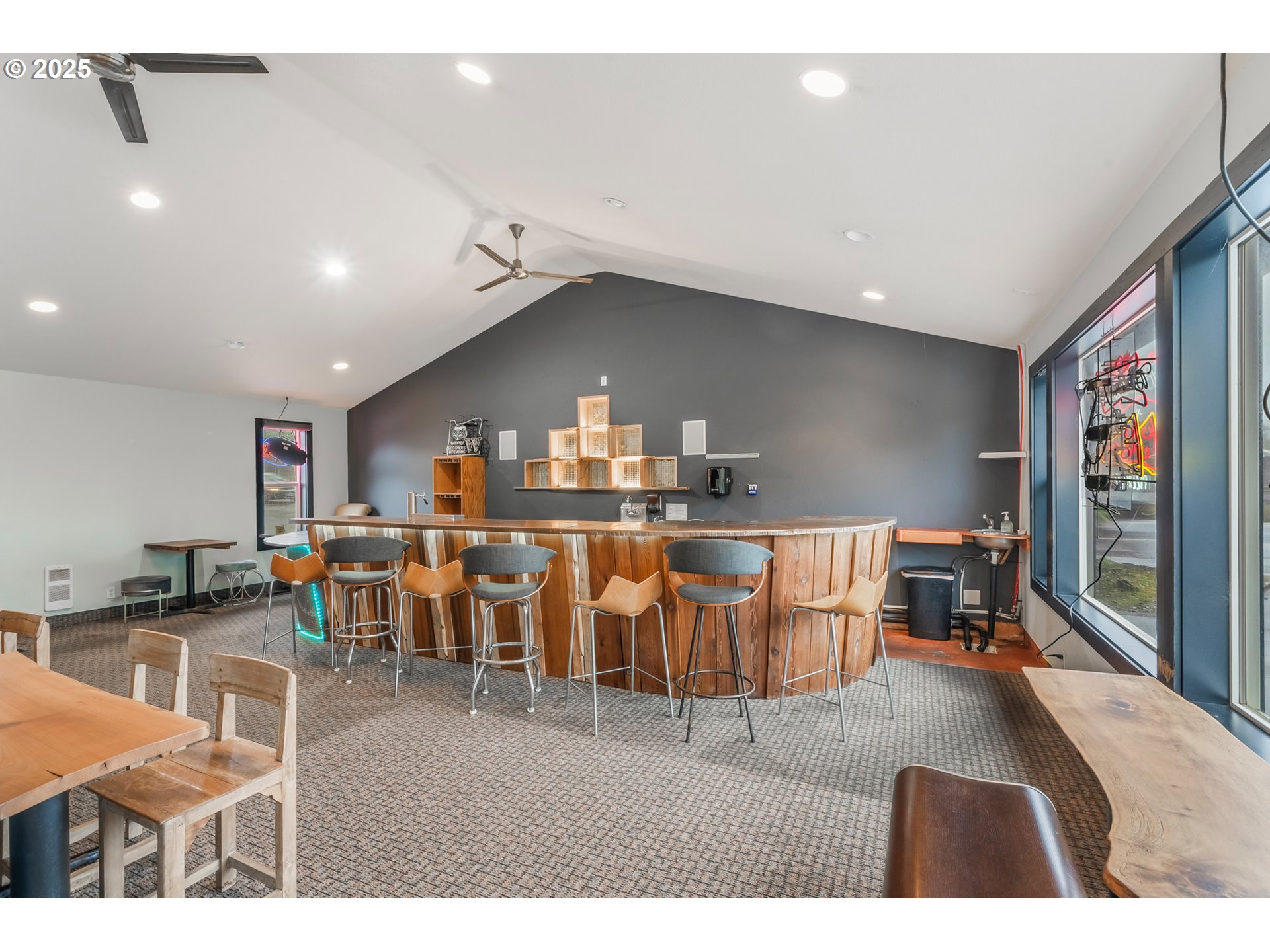 Rockaway Beach, Oregon 97136, United States, ,Commercial,Active,130342