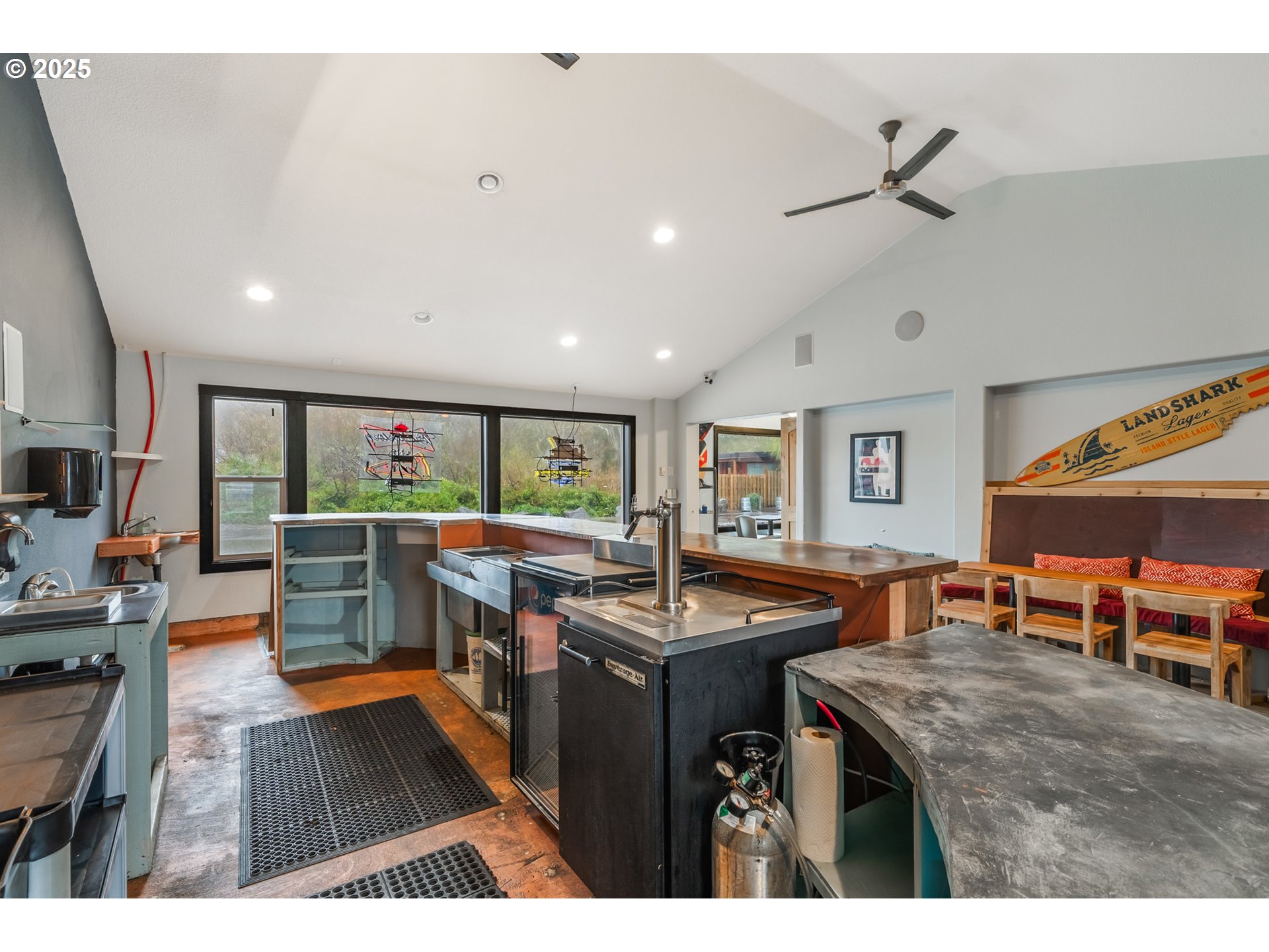 Rockaway Beach, Oregon 97136, United States, ,Commercial,Active,130342