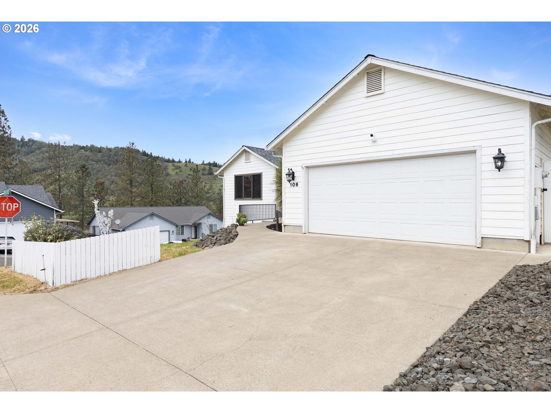 106 UMPQUA VIEW DR