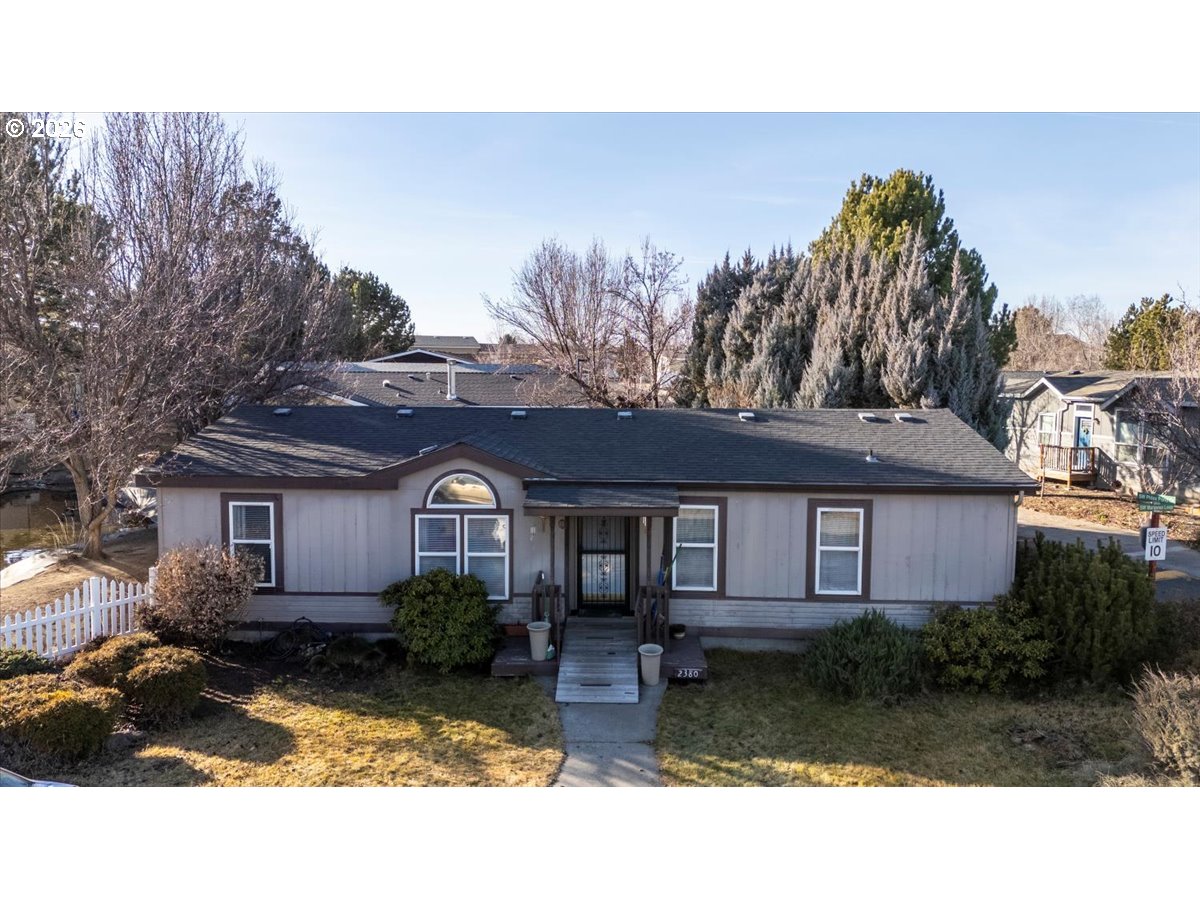 Photo 1 of 32 — 2380 SW PHLOX POND DR, Redmond, OR 97756