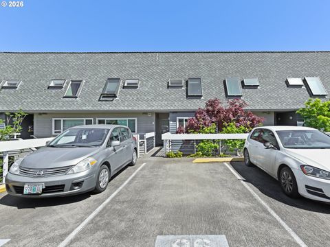 81 N HAYDEN BAY DR Portland OR 97217