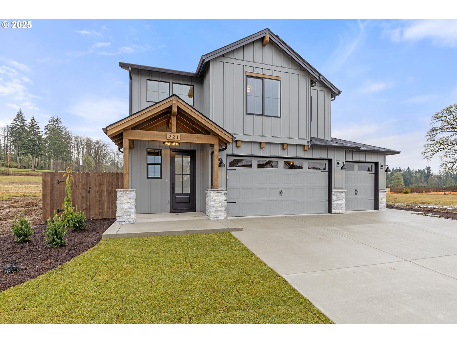 221 SE 24th AVE