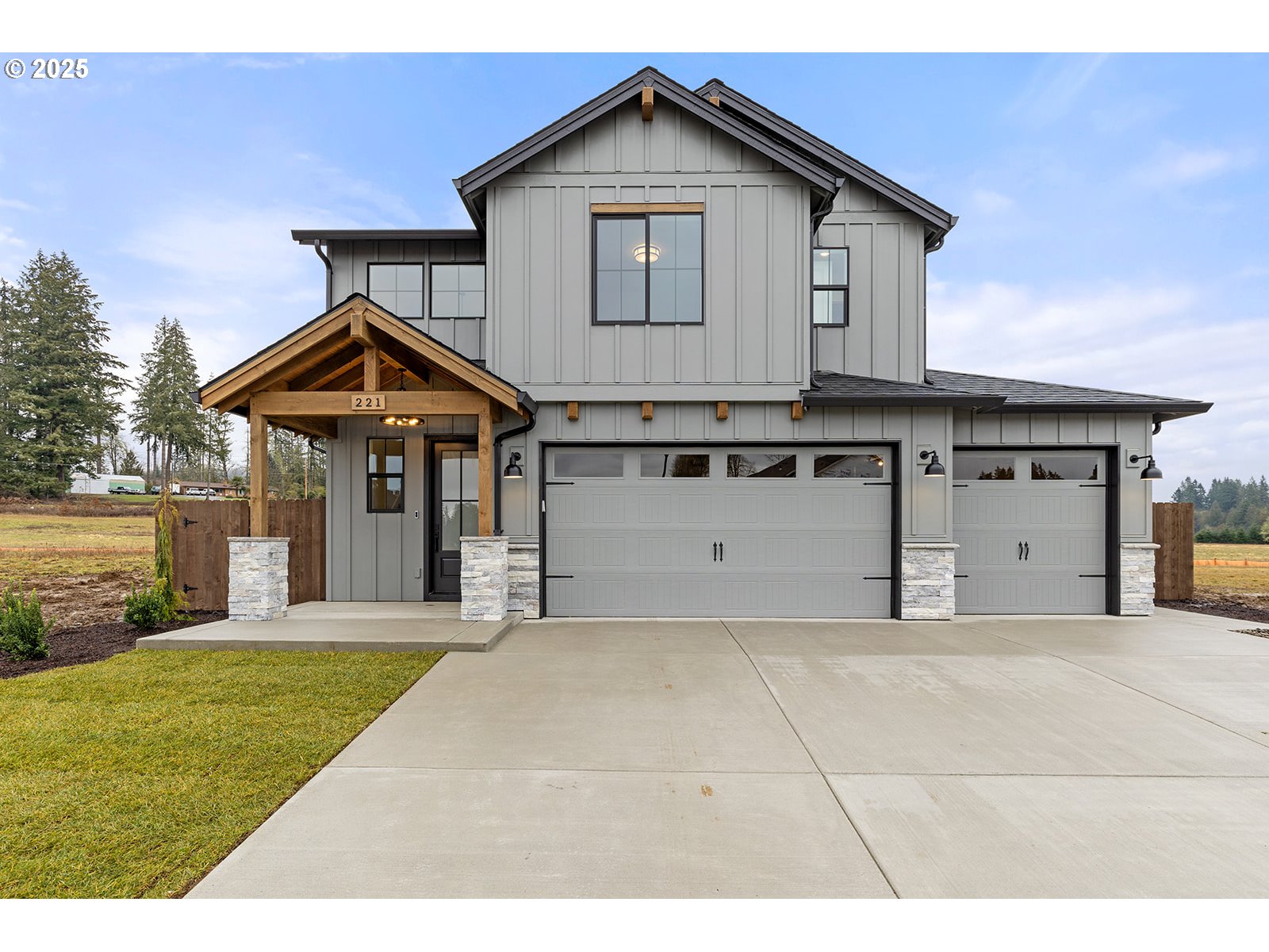 221 SE 24th AVE