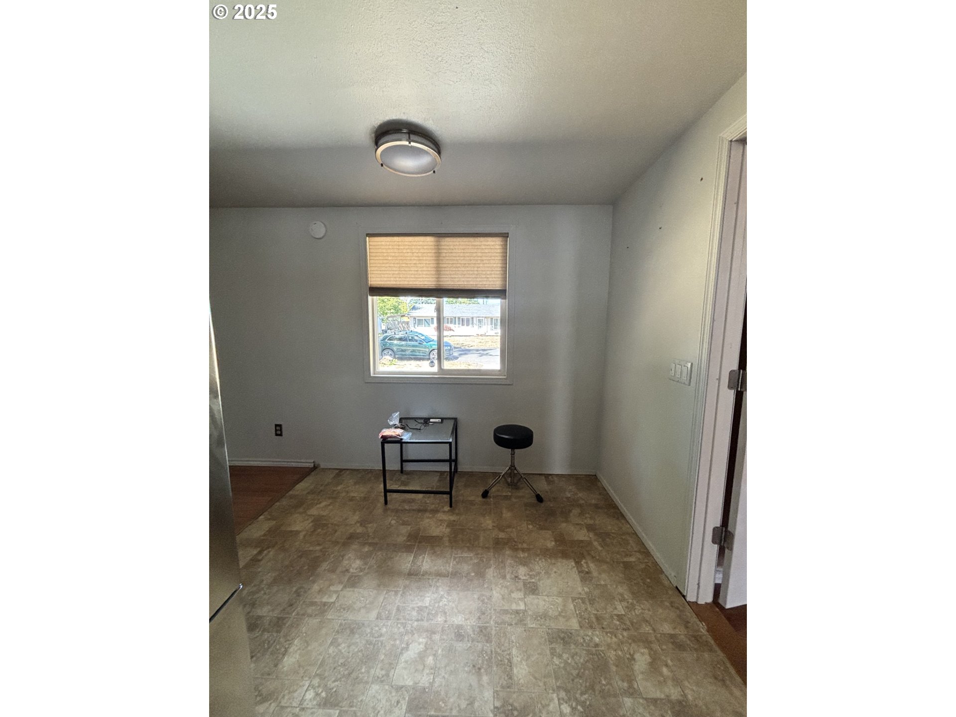 880 SKIPPER AVE