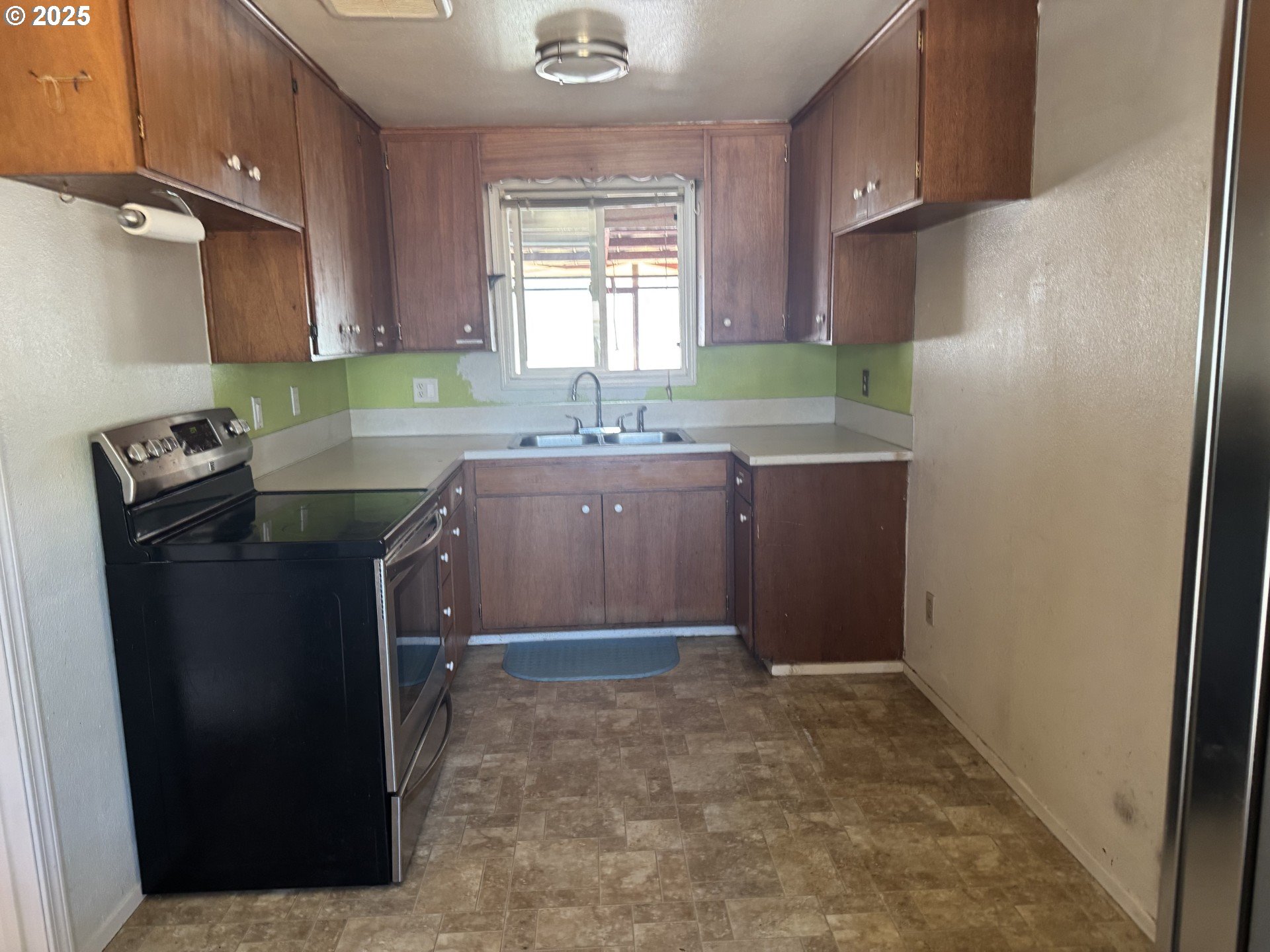 880 SKIPPER AVE