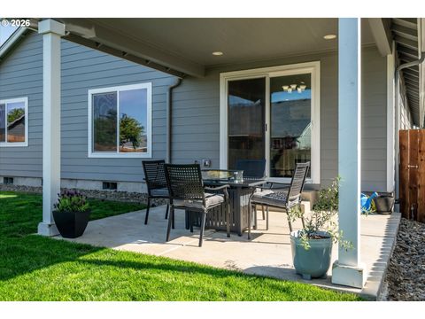 Tiny photo for 392 Owens Way, Creswell, OR 97426 (MLS # 453015182)