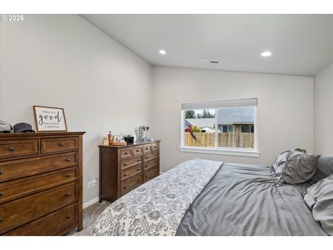 Tiny photo for 392 Owens Way, Creswell, OR 97426 (MLS # 453015182)