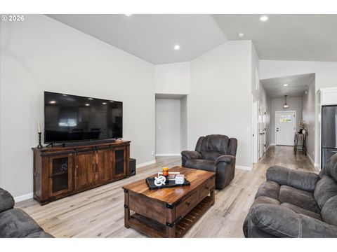Tiny photo for 392 Owens Way, Creswell, OR 97426 (MLS # 453015182)