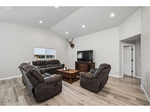 Tiny photo for 392 Owens Way, Creswell, OR 97426 (MLS # 453015182)
