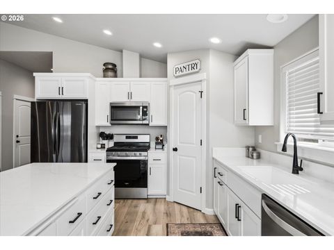 Tiny photo for 392 Owens Way, Creswell, OR 97426 (MLS # 453015182)