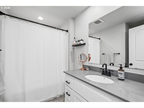 Tiny photo for 392 Owens Way, Creswell, OR 97426 (MLS # 453015182)