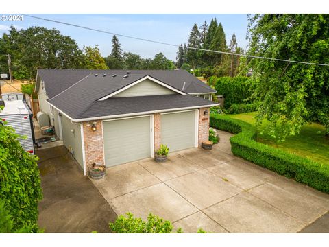 A home in Stayton