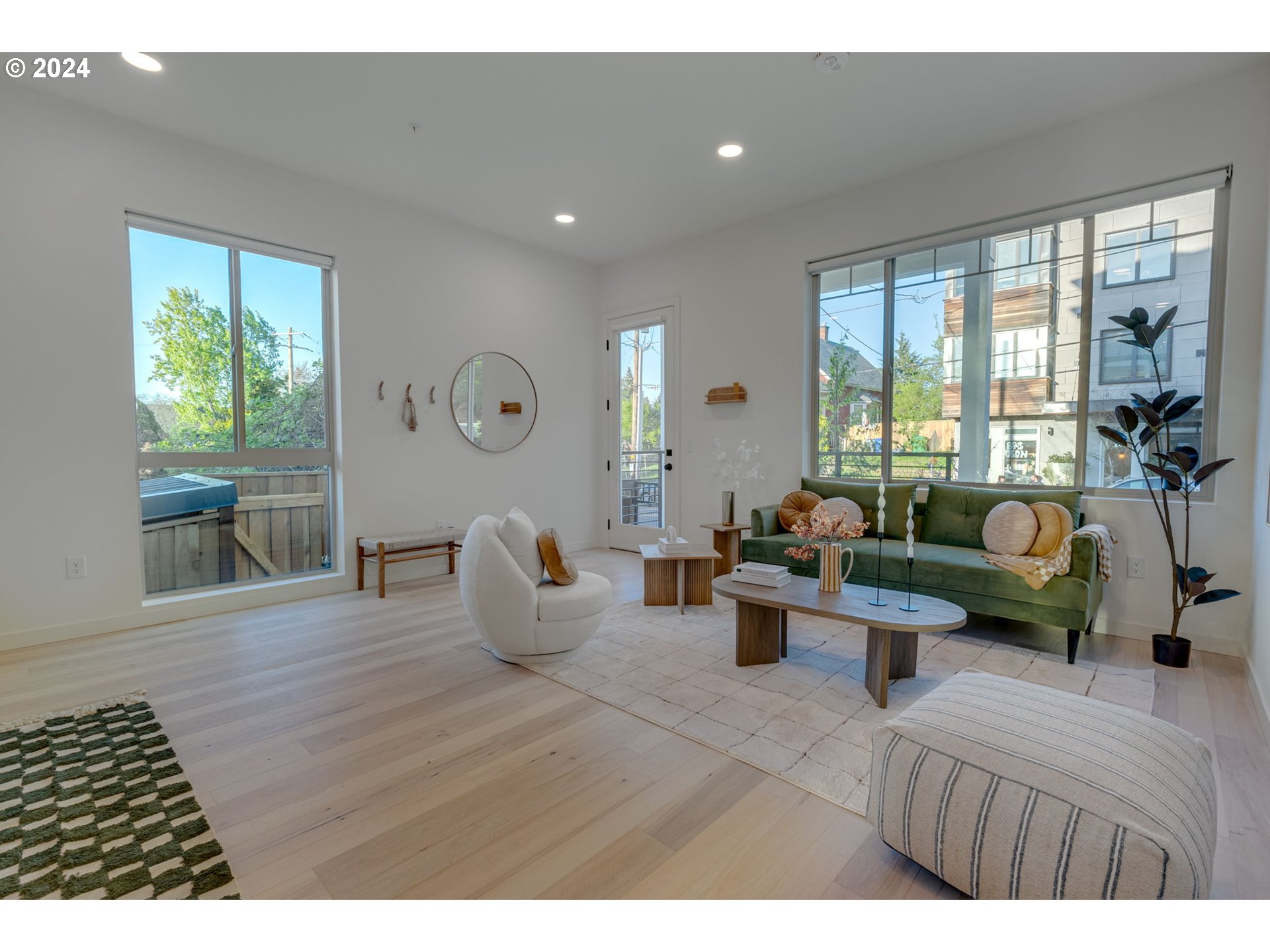 4329 N MISSISSIPPI AVE 11