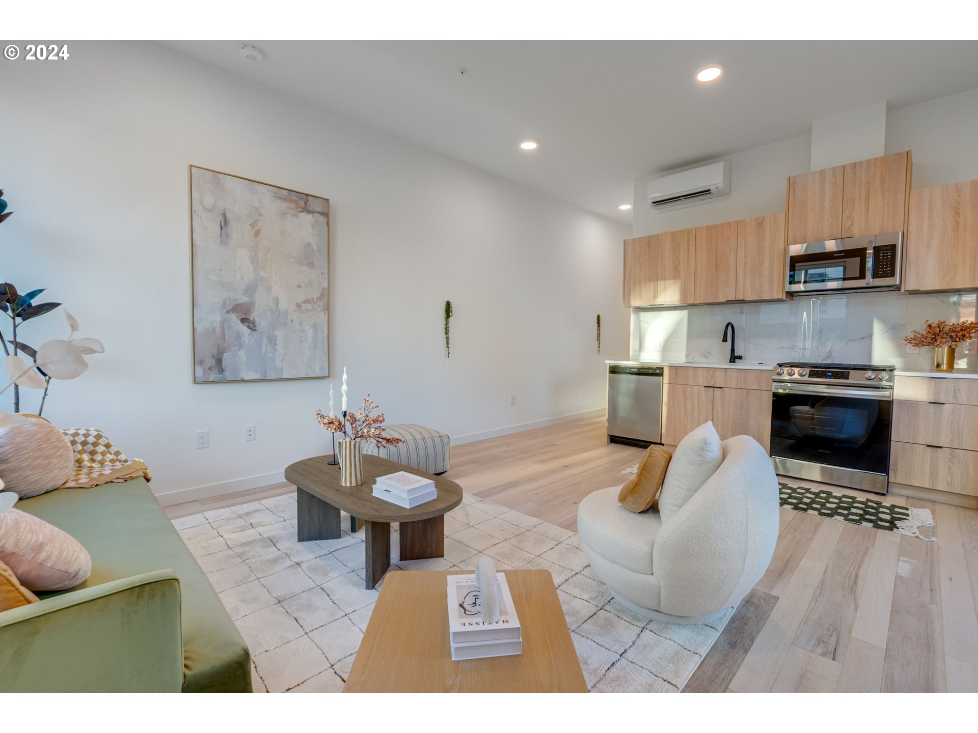 4329 N MISSISSIPPI AVE 11