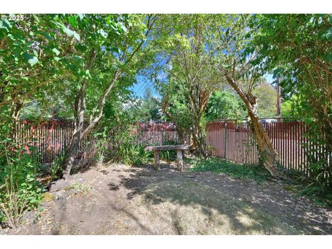 Tiny photo for 47563 Union St, Oakridge, OR 97463 (MLS # 658034552)