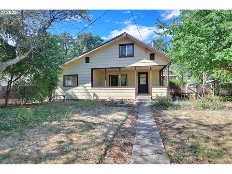 Photo of 47563 Union St, Oakridge, OR 97463 (MLS # 658034552)