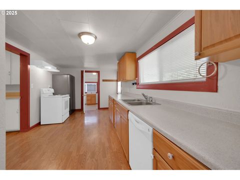Tiny photo for 47563 Union St, Oakridge, OR 97463 (MLS # 658034552)
