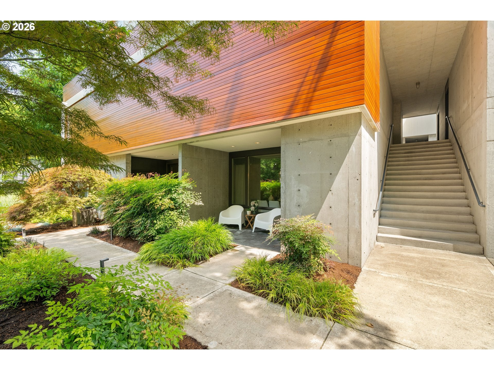 245 SW MEADE ST G2