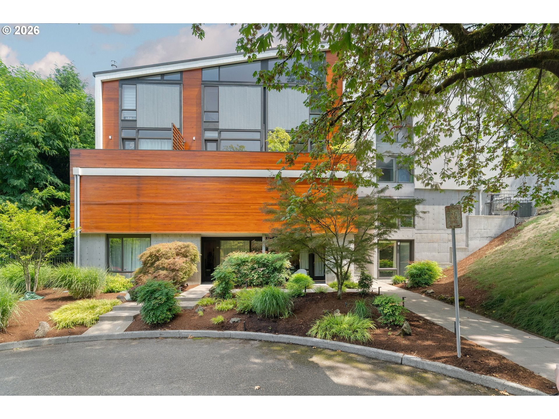 245 SW MEADE ST G2