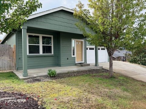 189 QUINCY AVE Roseburg OR 97471